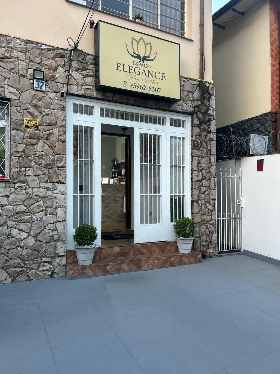 Fachada do Espaço Elegance na Rua dos Jatobás, 37, no Jabaquara, zona sul de São Paulo