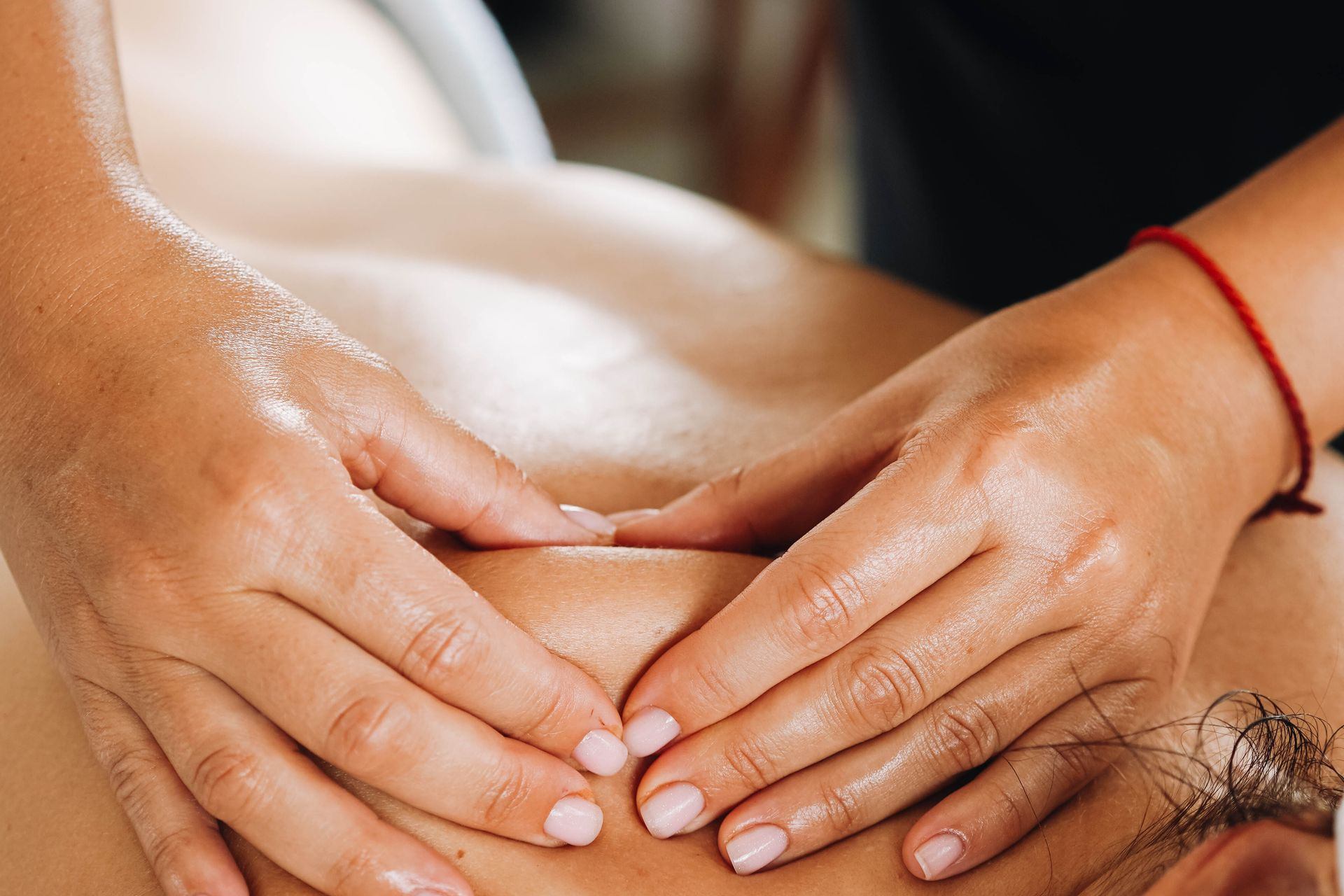 Sessão de massagem relaxante nas costas — Espaço Elegance, salão de beleza no Jabaquara, zona sul de São Paulo