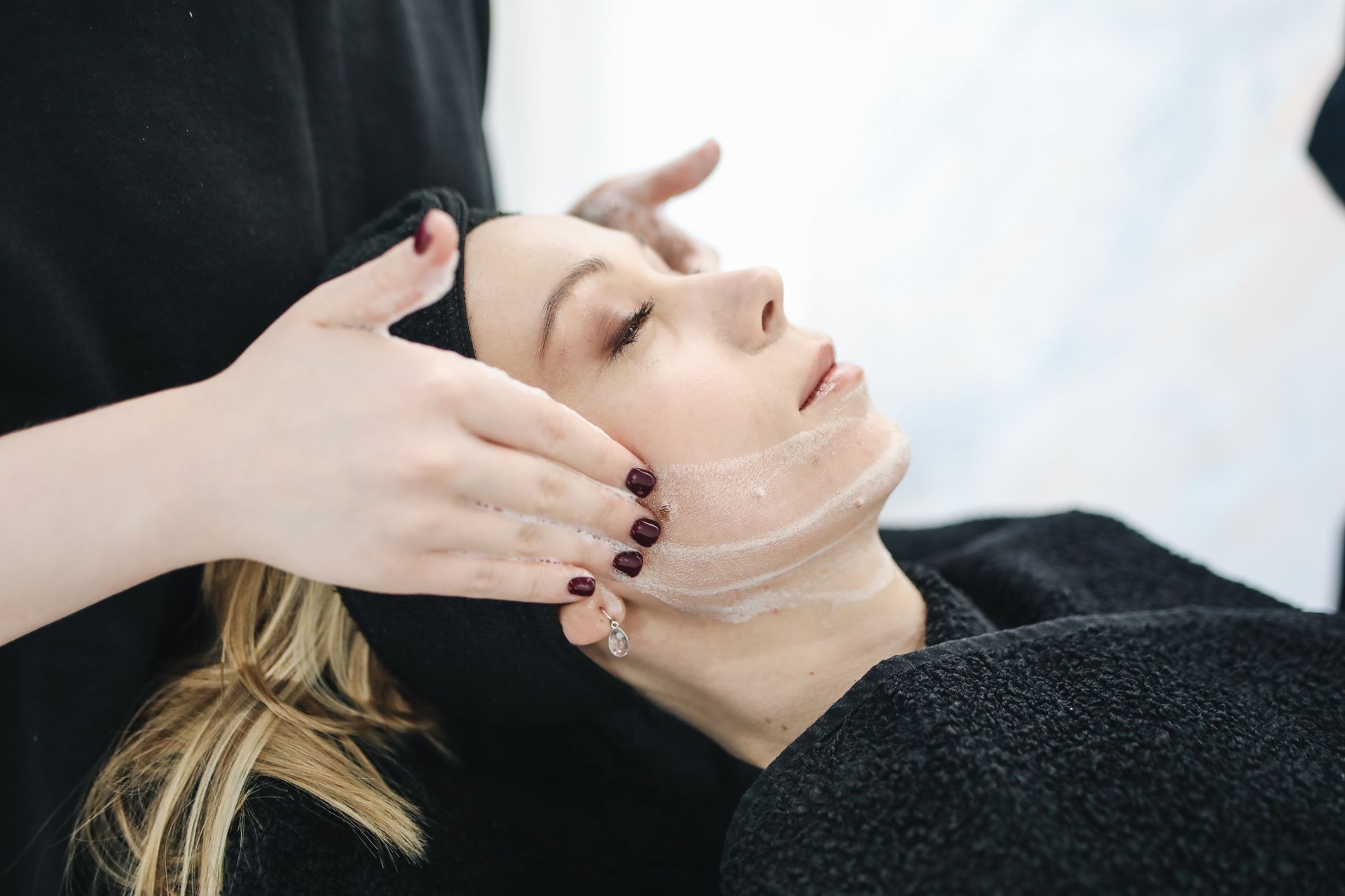Tratamento facial de limpeza de pele — Espaço Elegance, salão de beleza no Jabaquara, zona sul de São Paulo